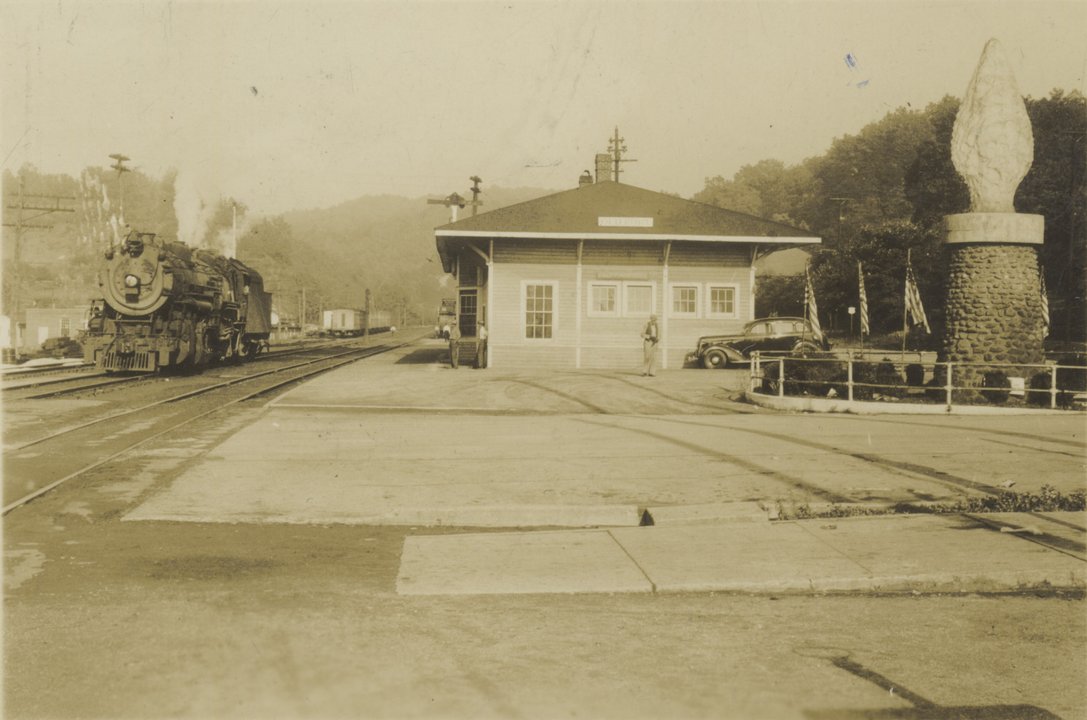 Old Fort Depot 1940s