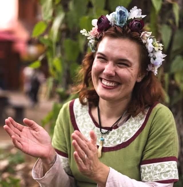 WNC-Ren-Faire-Woman-Clapping.jpeg
