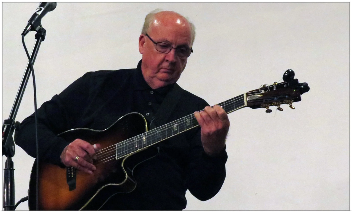 yodel_Live Music: Clay Lunsford