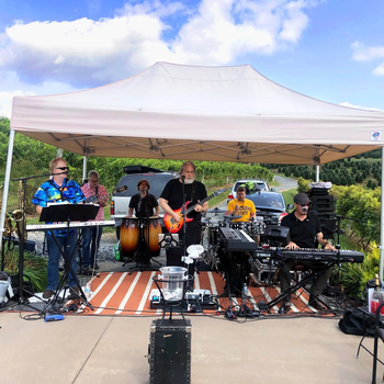 yodel_Live Music: The Lucky Strikes