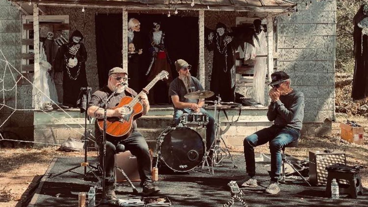 yodel_Live Music with Roots and Dore - Old Fort