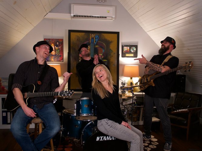 yodel_MUSIC - The Riverstones