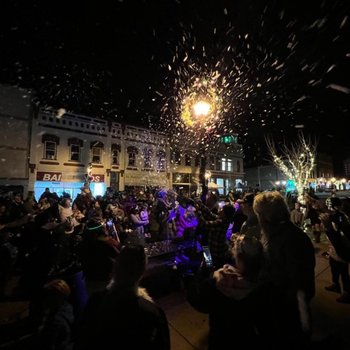 yodel_Neon New Year's Eve Party