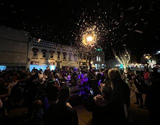 yodel_Neon New Year's Eve Party