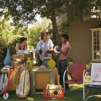 yodel_Yard Sale Comunitario Community Yard Sale